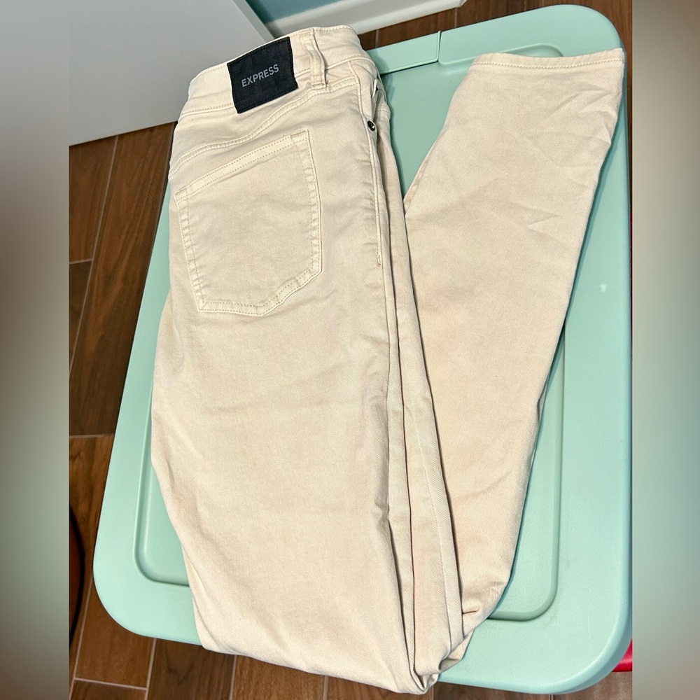 Men’s Express Jeans, cream color 32 by 32